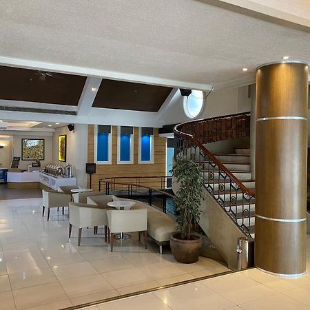 Circle Inn Hotel&Suites Bacolod Exterior foto