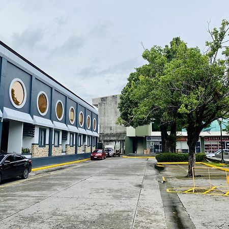 Circle Inn Hotel&Suites Bacolod Exterior foto