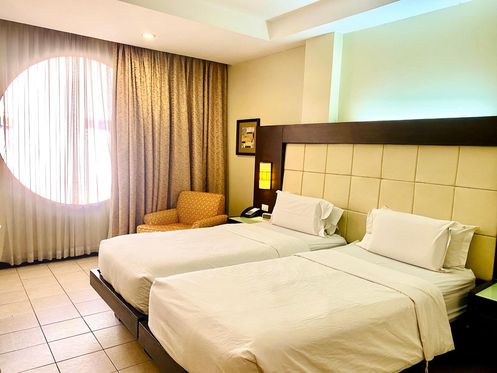 Circle Inn Hotel&Suites Bacolod Exterior foto