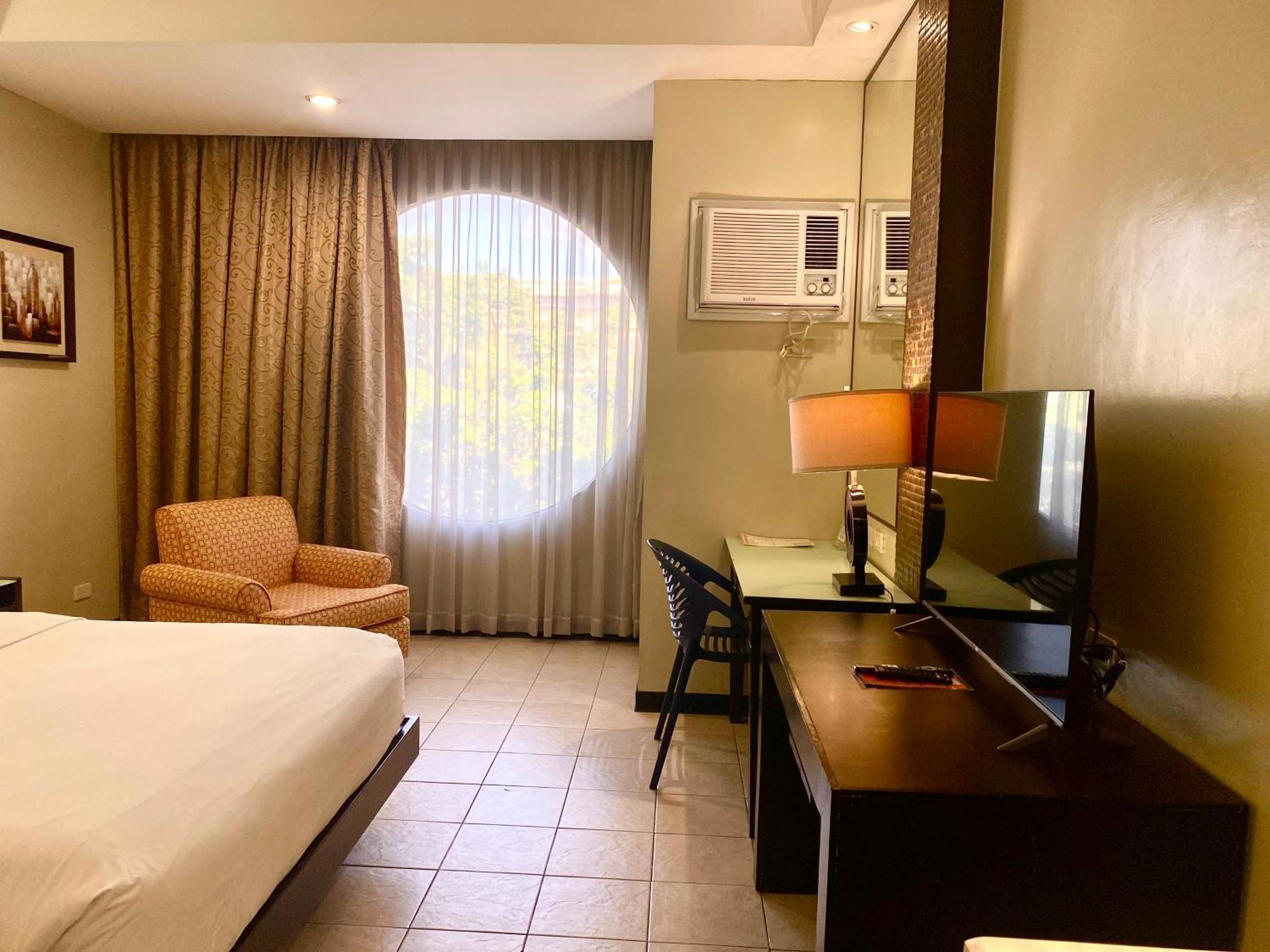 Circle Inn Hotel&Suites Bacolod Exterior foto