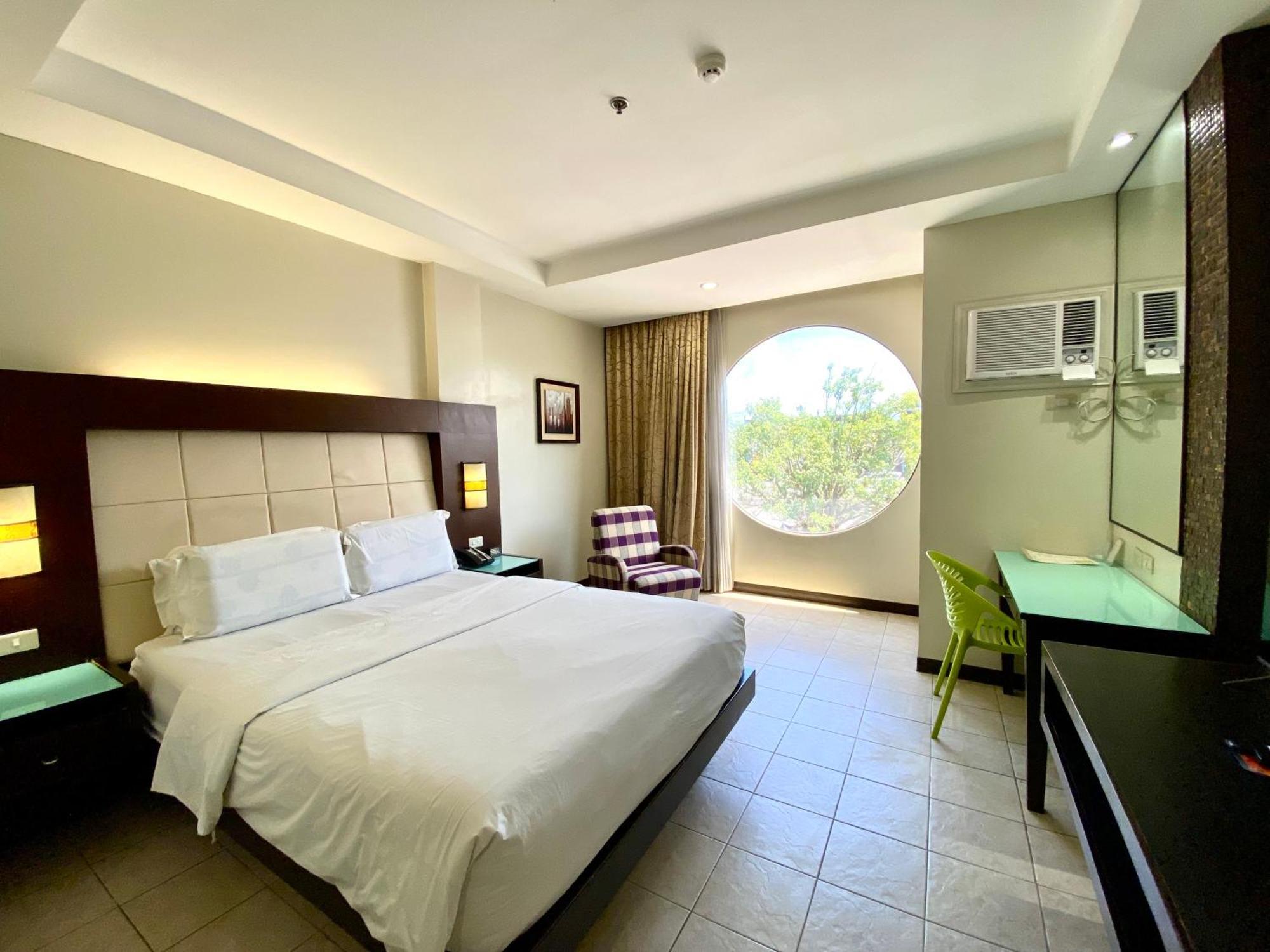 Circle Inn Hotel&Suites Bacolod Exterior foto