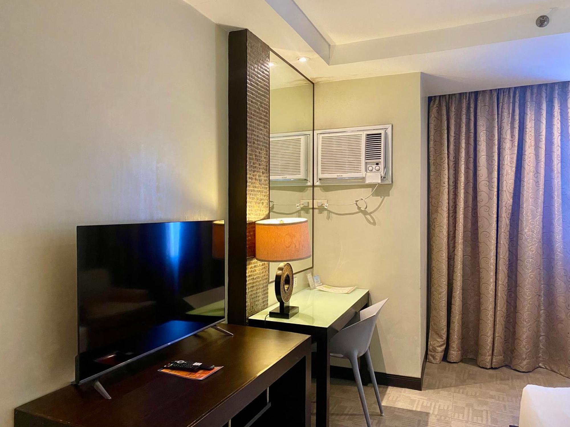 Circle Inn Hotel&Suites Bacolod Exterior foto