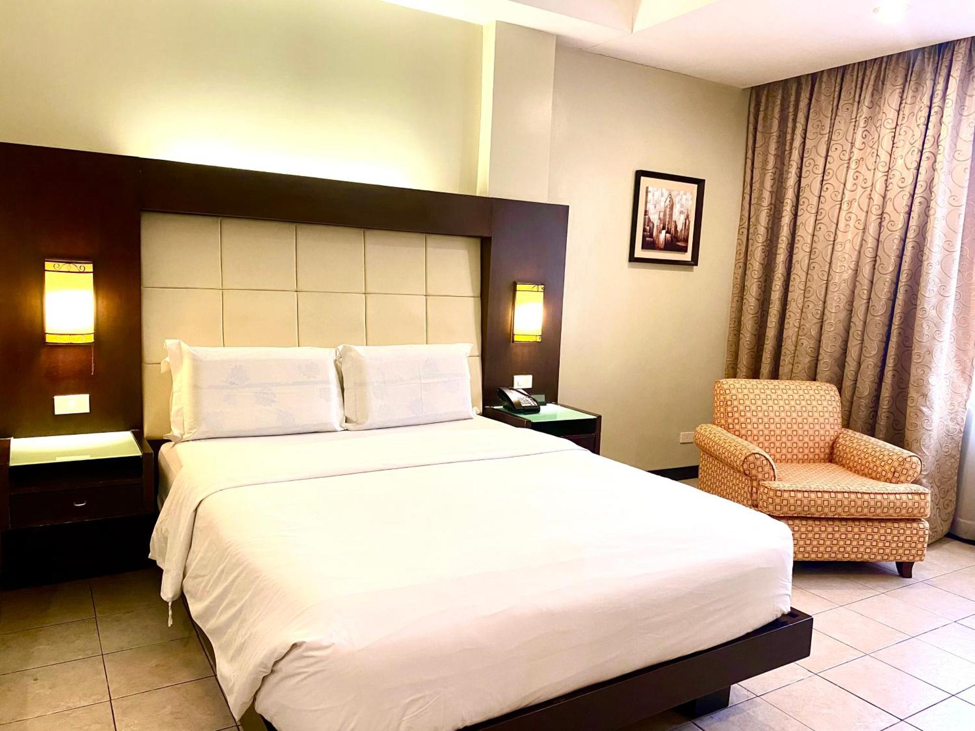 Circle Inn Hotel&Suites Bacolod Exterior foto