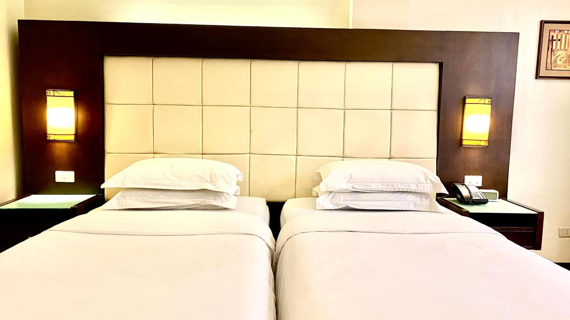 Circle Inn Hotel&Suites Bacolod Exterior foto