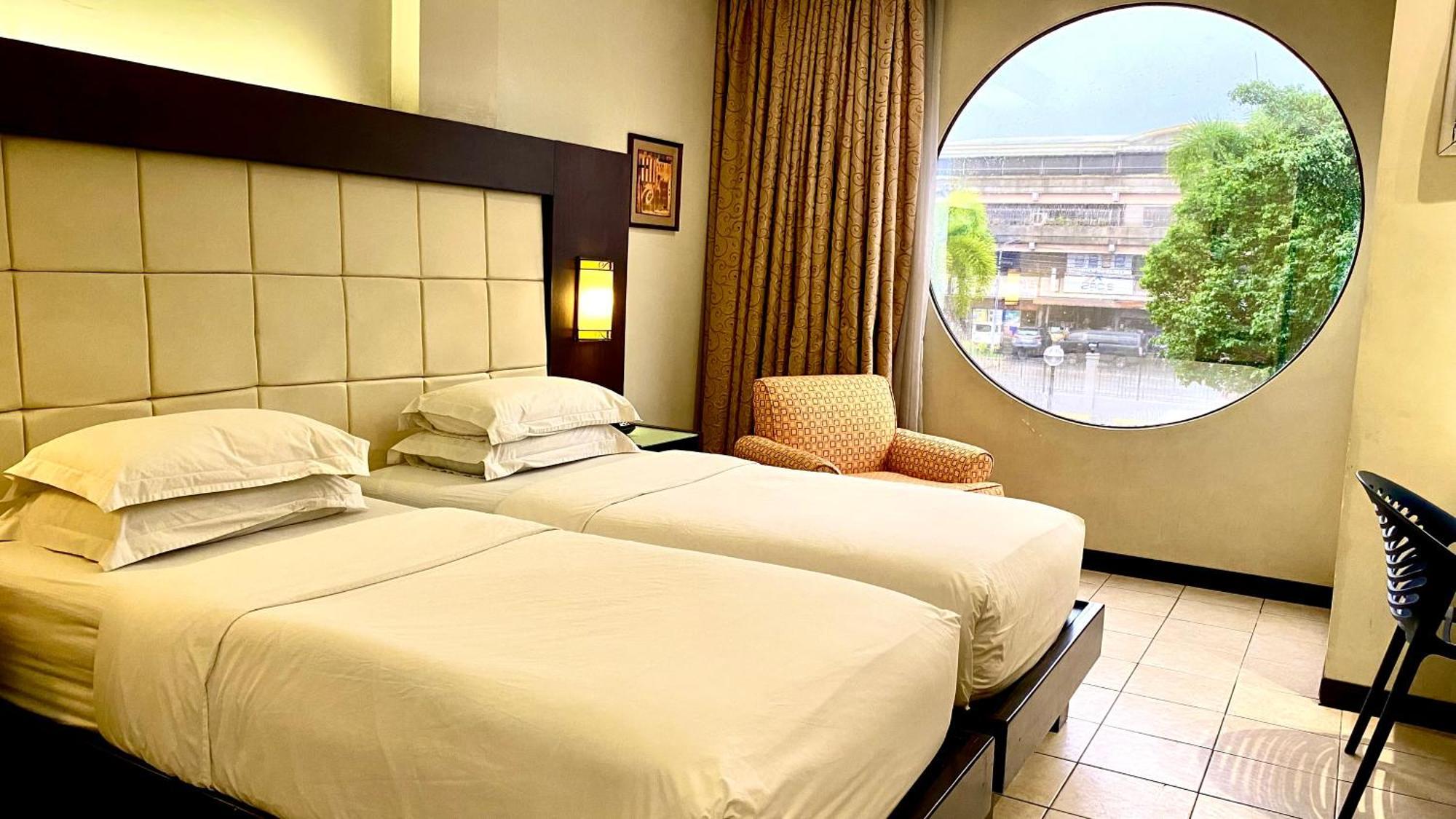 Circle Inn Hotel&Suites Bacolod Exterior foto