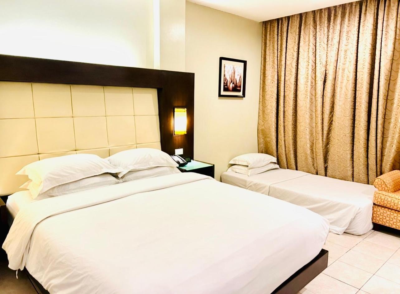 Circle Inn Hotel&Suites Bacolod Exterior foto