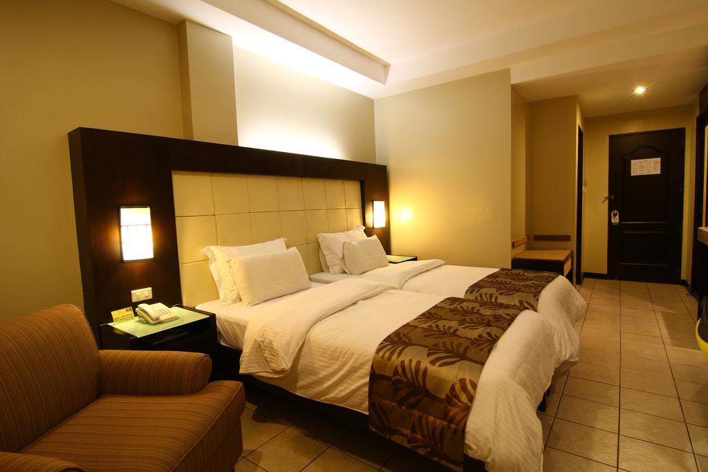 Circle Inn Hotel&Suites Bacolod Exterior foto