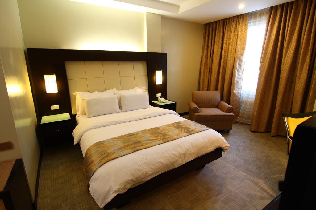 Circle Inn Hotel&Suites Bacolod Exterior foto