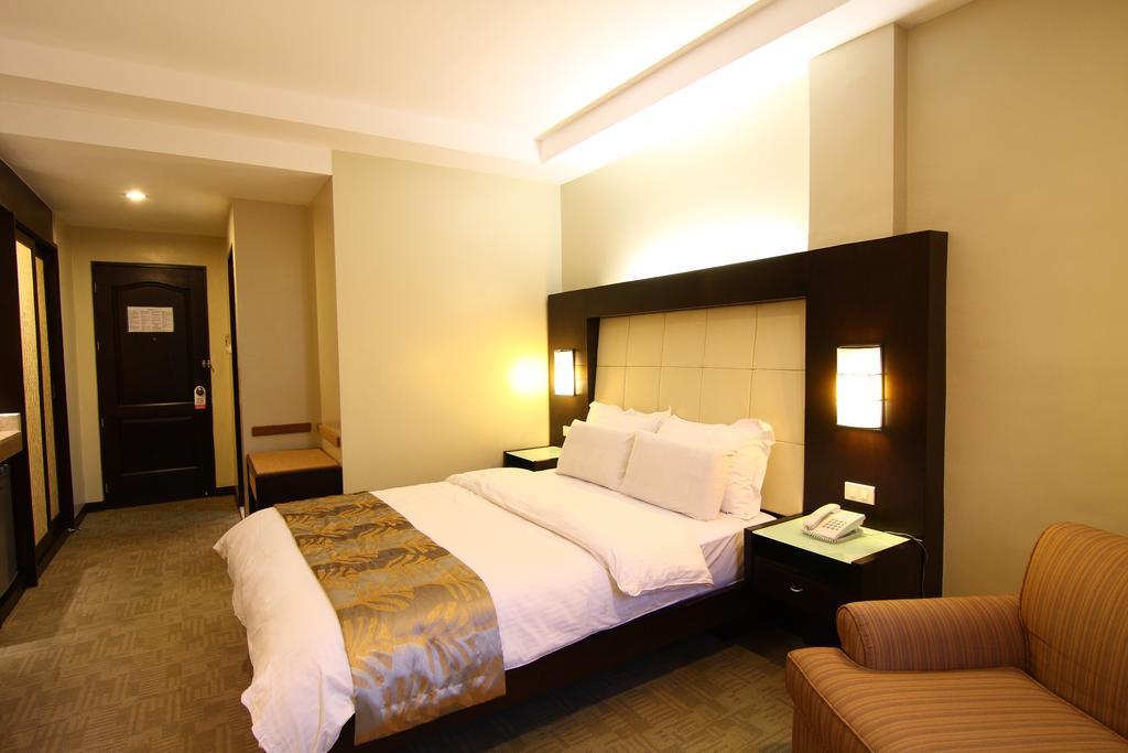 Circle Inn Hotel&Suites Bacolod Exterior foto