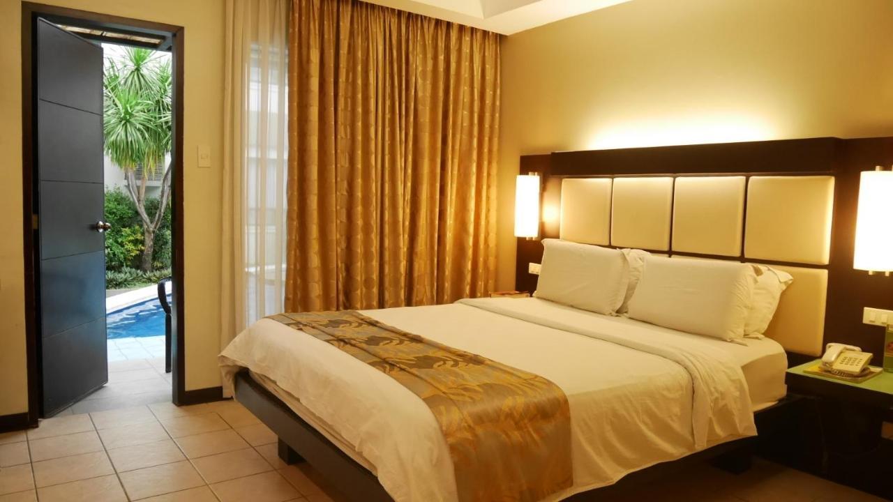 Circle Inn Hotel&Suites Bacolod Exterior foto