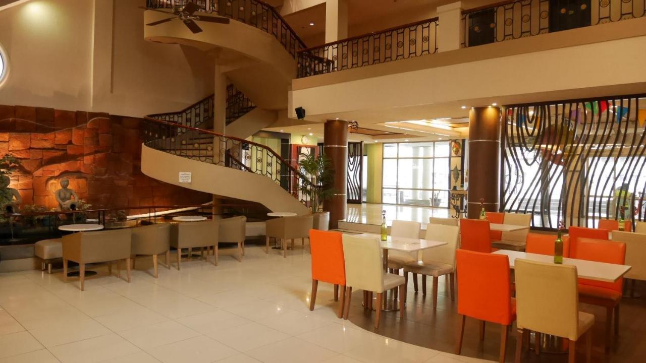 Circle Inn Hotel&Suites Bacolod Exterior foto