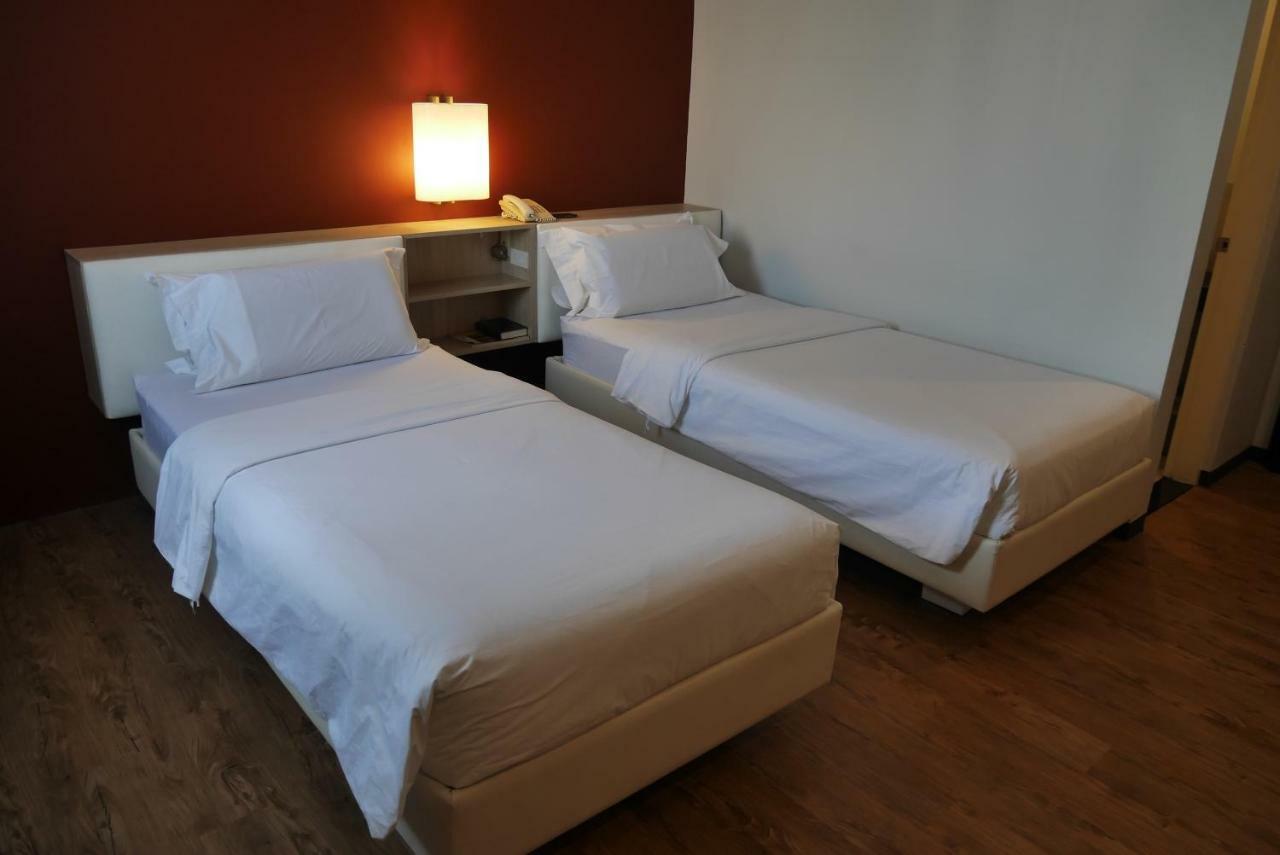 Circle Inn Hotel&Suites Bacolod Exterior foto